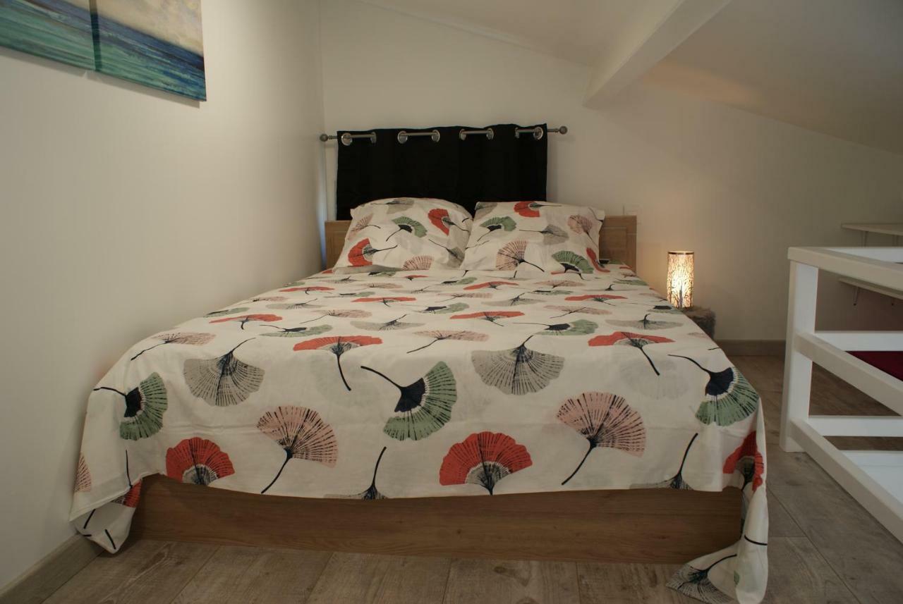 Appartement Mariben à Pujols  Extérieur photo